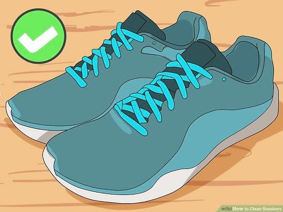 کفش های ورزشی تمیزشده 
